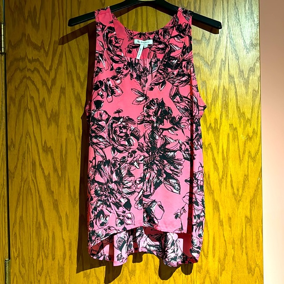 Sleeveless floral blouse - Picture 1 of 4